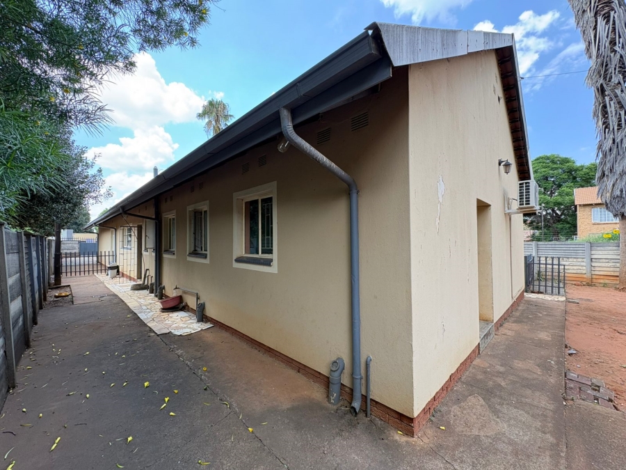 3 Bedroom Property for Sale in Lower Bo-dorp North West